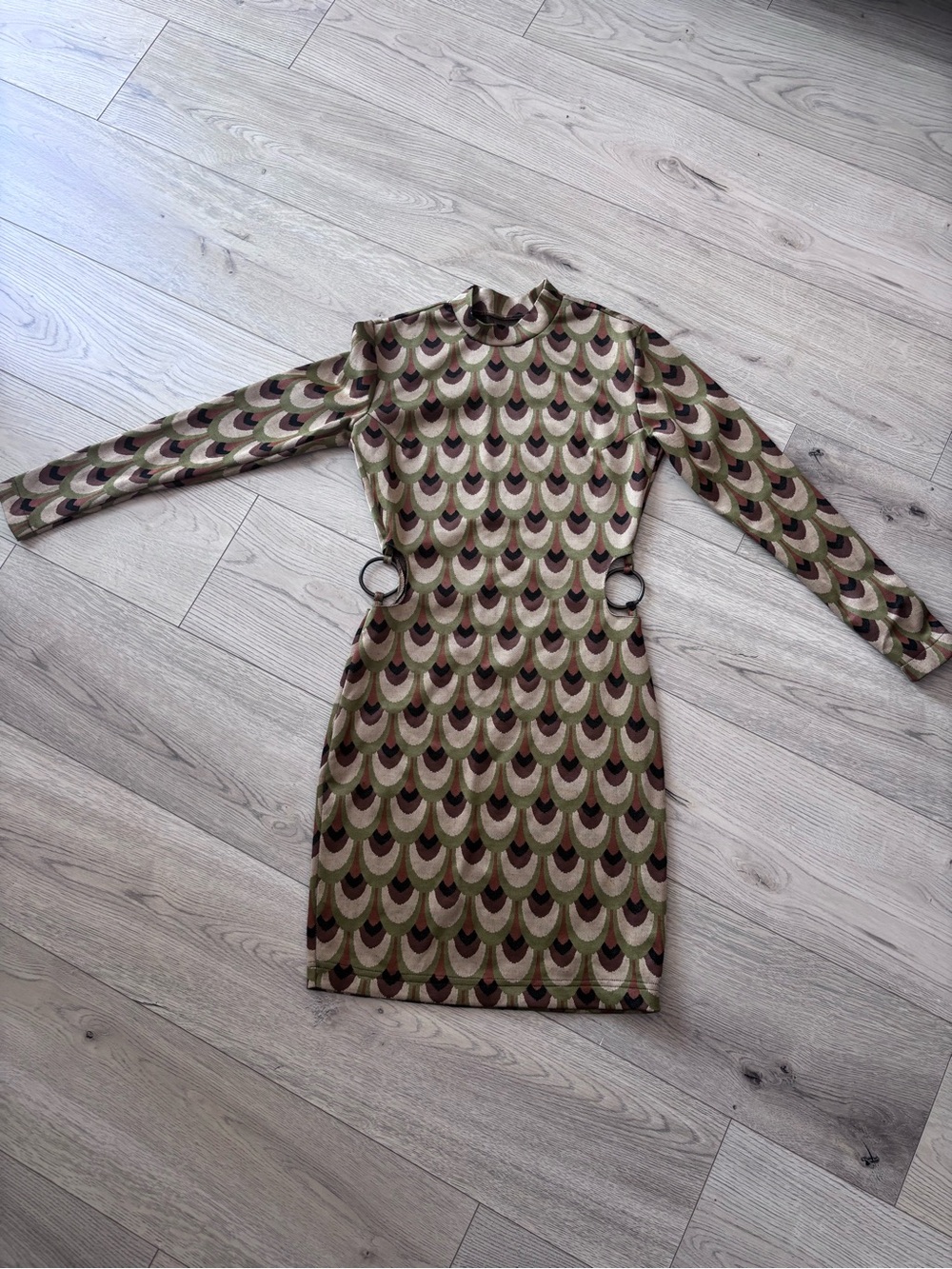 Scallop-Print Long Sleeve Mini Dress in Olive and Brown